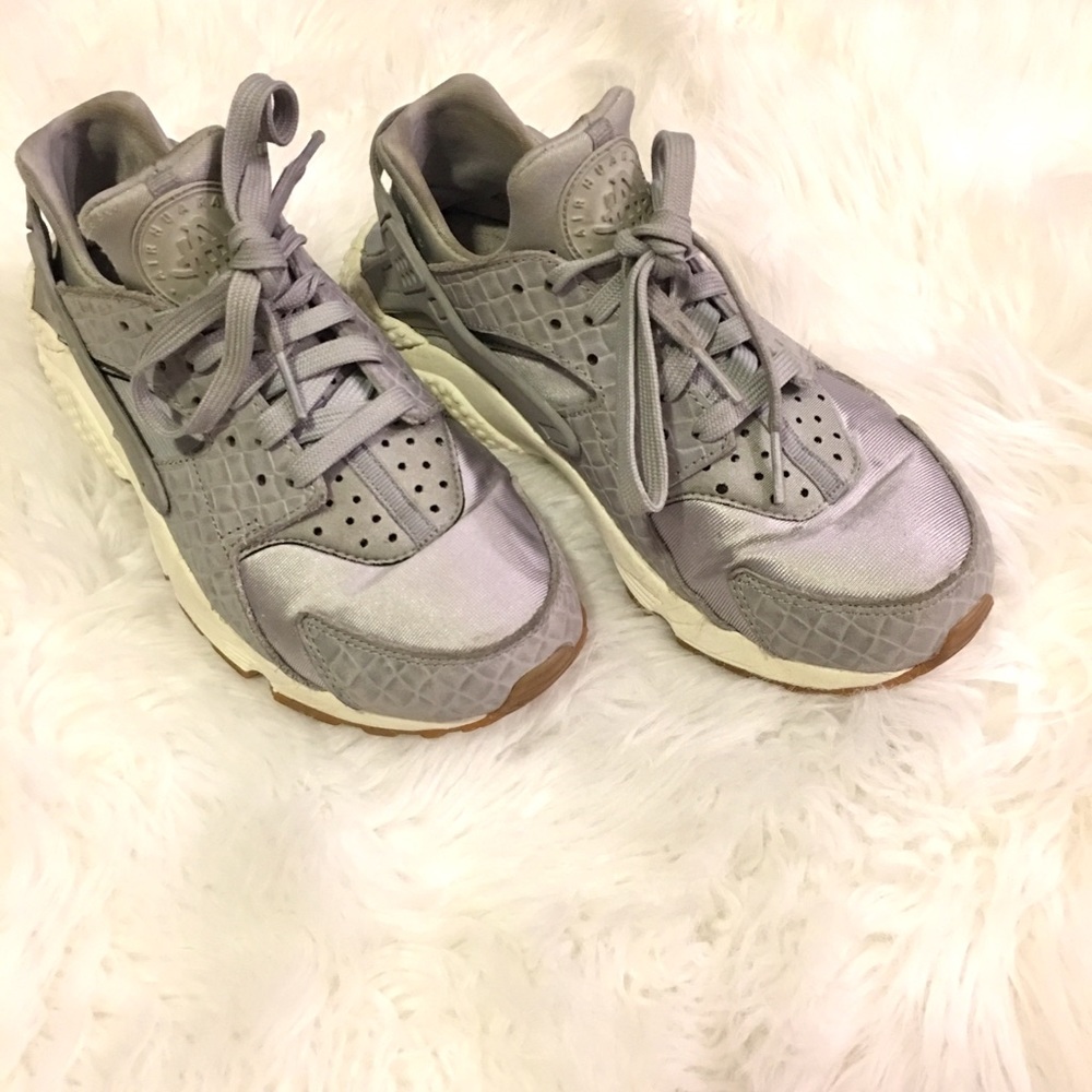 Nike Women's Air Huarache Run Shoes, Size: 7.5